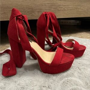 Red tie around heels